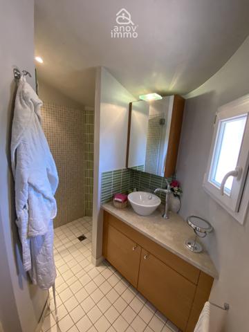 Villa
                                                                                                                                                                                                                                                                                                                        10 pièce(s)                                                                                                                                                                                                          4 chambre(s)                                                                                                                                                                                                          279  m²