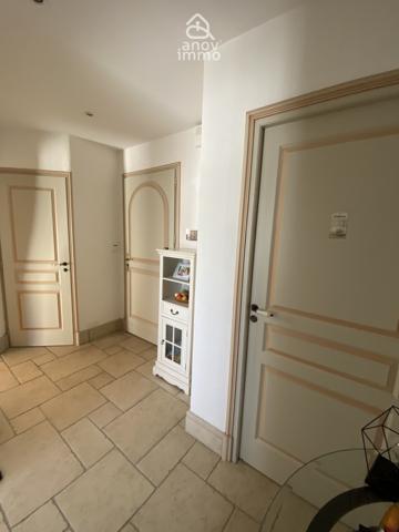 Villa
                                                                                                                                                                                                                                                                                                                        10 pièce(s)                                                                                                                                                                                                          4 chambre(s)                                                                                                                                                                                                          279  m²