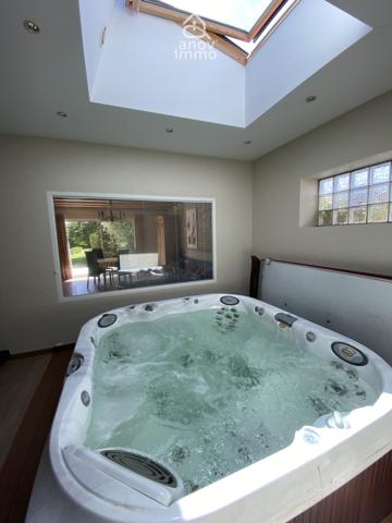 Villa
                                                                                                                                                                                                                                                                                                                        10 pièce(s)                                                                                                                                                                                                          4 chambre(s)                                                                                                                                                                                                          279  m²