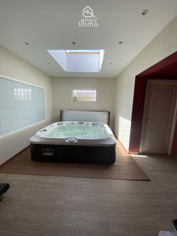 Villa
                                                                                                                                                                                                                                                                                                                        10 pièce(s)                                                                                                                                                                                                          4 chambre(s)                                                                                                                                                                                                          279  m²
