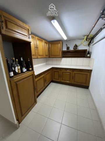 Villa
                                                                                                                                                                                                                                                                                                                        10 pièce(s)                                                                                                                                                                                                          4 chambre(s)                                                                                                                                                                                                          279  m²