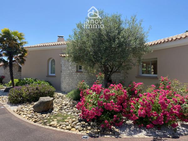 Villa
                                                                                                                                                                                                                                                                                                                        10 pièce(s)                                                                                                                                                                                                          4 chambre(s)                                                                                                                                                                                                          279  m²