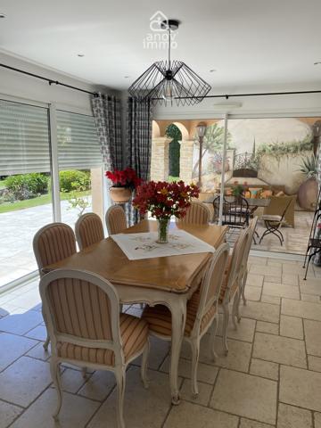Villa
                                                                                                                                                                                                                                                                                                                        10 pièce(s)                                                                                                                                                                                                          4 chambre(s)                                                                                                                                                                                                          279  m²