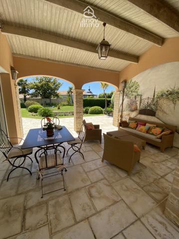 Villa
                                                                                                                                                                                                                                                                                                                        10 pièce(s)                                                                                                                                                                                                          4 chambre(s)                                                                                                                                                                                                          279  m²