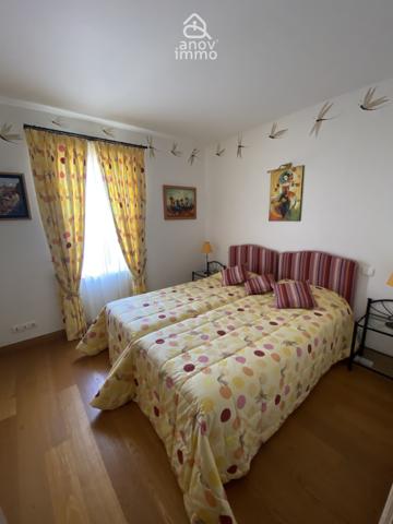 Villa
                                                                                                                                                                                                                                                                                                                        10 pièce(s)                                                                                                                                                                                                          4 chambre(s)                                                                                                                                                                                                          279  m²
