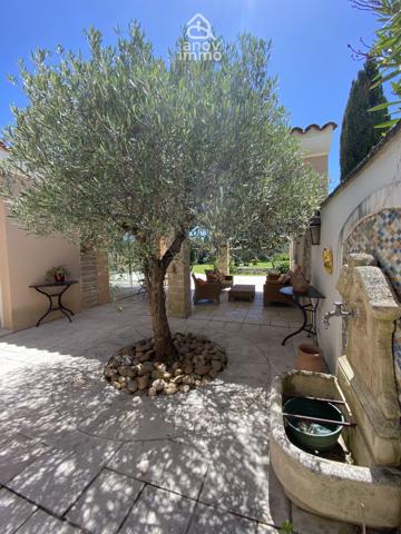 Villa
                                                                                                                                                                                                                                                                                                                        10 pièce(s)                                                                                                                                                                                                          4 chambre(s)                                                                                                                                                                                                          279  m²