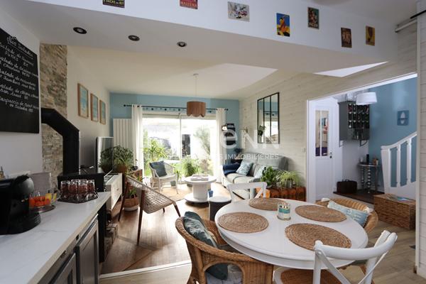 Maison Saint Nazaire 4 pièce(s) 72 m² habitables et 84 m² utiles, 3 chambres, jardin et garage.