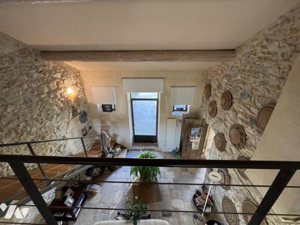Village proche Uzes, ancienne magnanerie rénovée avec goût.