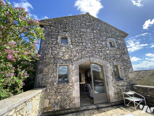 Village proche Uzes, ancienne magnanerie rénovée avec goût.