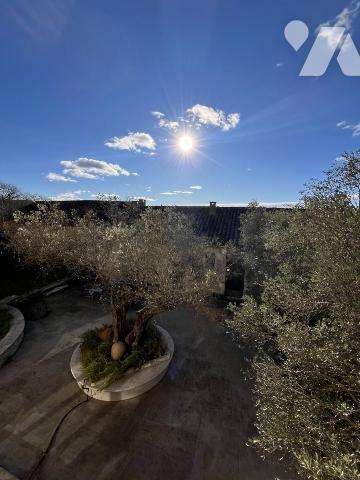 Village proche Uzes, ancienne magnanerie rénovée avec goût.