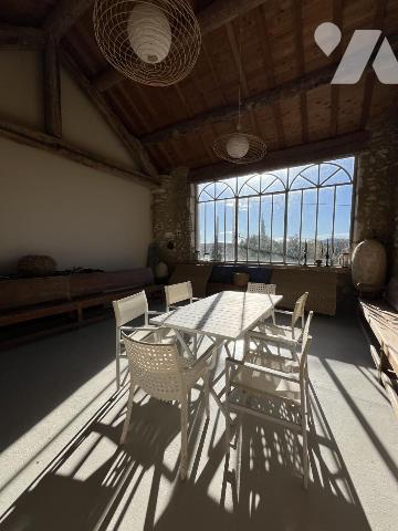 Village proche Uzes, ancienne magnanerie rénovée avec goût.