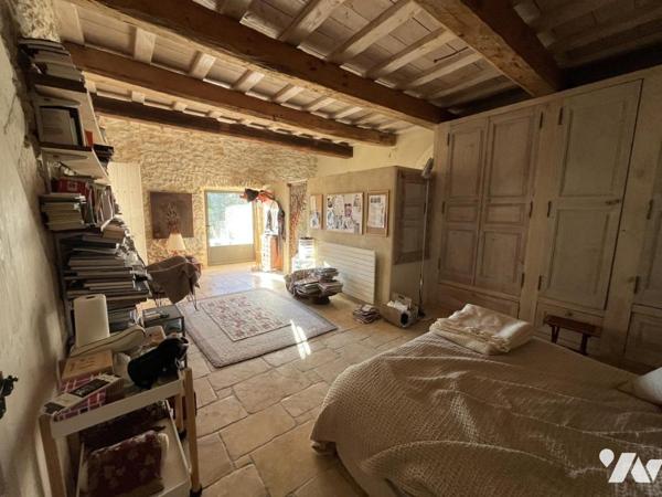 Village proche Uzes, ancienne magnanerie rénovée avec goût.