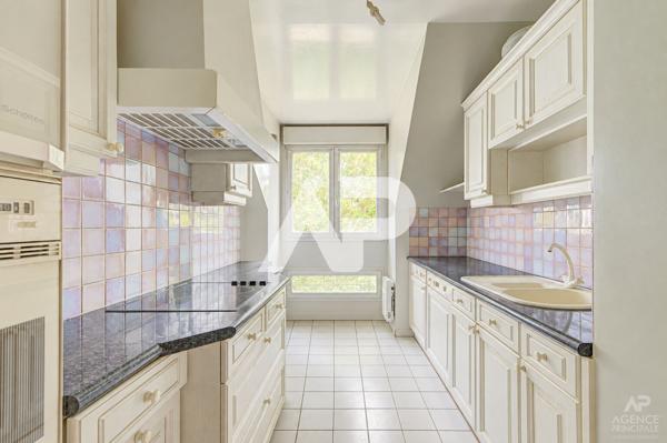 Appartement Rueil Malmaison 4 pièce(s) 84.28 m2 530 000 € **  - Référence  20103