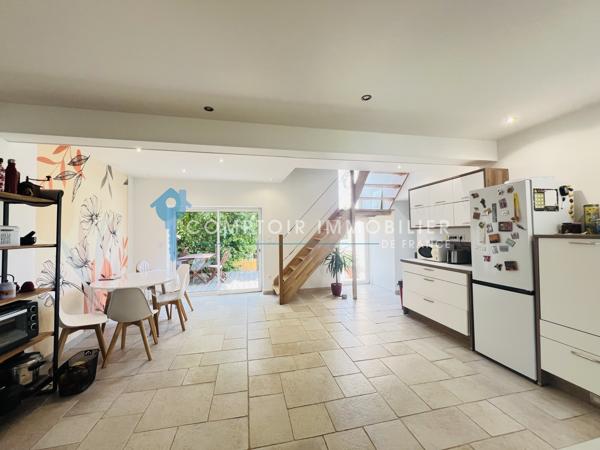 Maison
                                                                                                                                                                                                                                                                                                                        5 pièce(s)                                                                                                                                                                                                          3 chambre(s)                                                                                                                                                                                                          118.5  m²