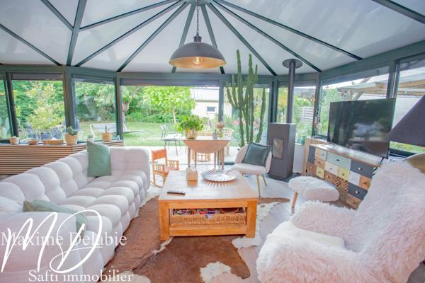 Maison d'architecte à Trangé avec garage attenant : élégance et nature en harmonie