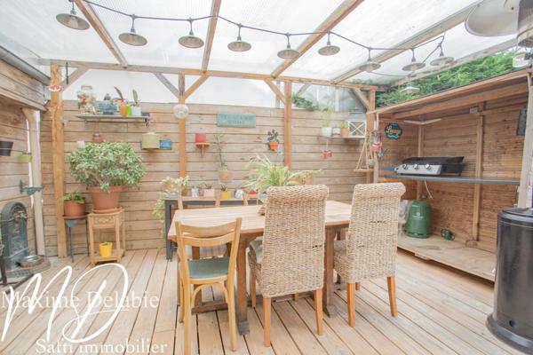 Maison d'architecte à Trangé avec garage attenant : élégance et nature en harmonie