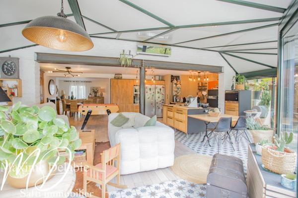 Maison d'architecte à Trangé avec garage attenant : élégance et nature en harmonie