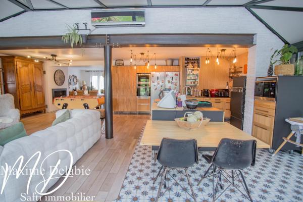 Maison d'architecte à Trangé avec garage attenant : élégance et nature en harmonie