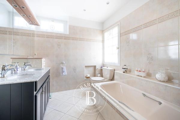 Villennes-sur-Seine, Maison  256 m² à vendre