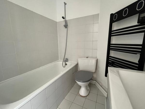 STUDIO MEUBLE - PLATEAU - PROCHE MEDIATHEQUE Poitiers (86000)