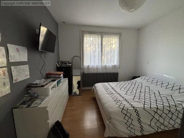 Vente                                                      Maison
                        
                     9 pièces                      151 m2                     à Marmande