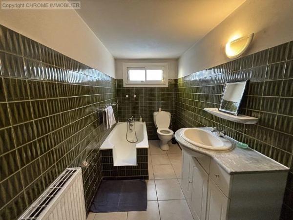 Vente                                                      Maison
                        
                     9 pièces                      151 m2                     à Marmande
