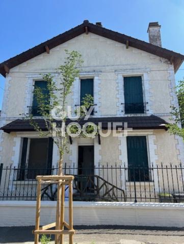 Maison Stains 8 pièce(s)