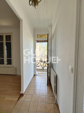 Maison Stains 8 pièce(s)