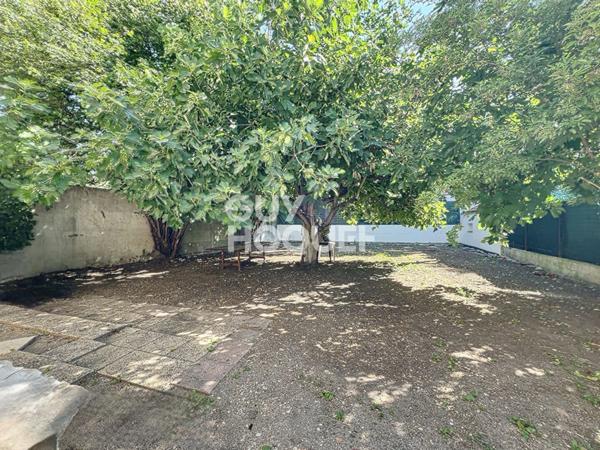 Maison Stains 8 pièce(s)