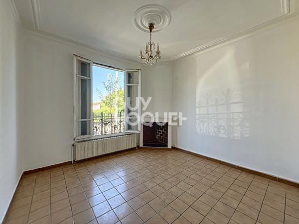 Maison Stains 8 pièce(s)