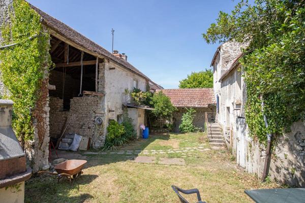 Corps de ferme à rénover - Guerville centre-village