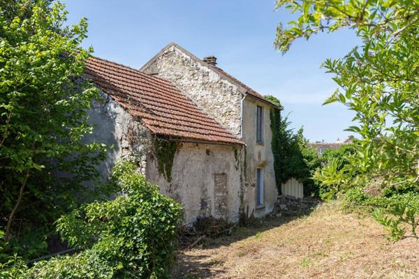 Corps de ferme à rénover - Guerville centre-village