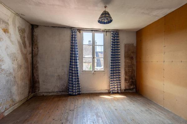 Corps de ferme à rénover - Guerville centre-village