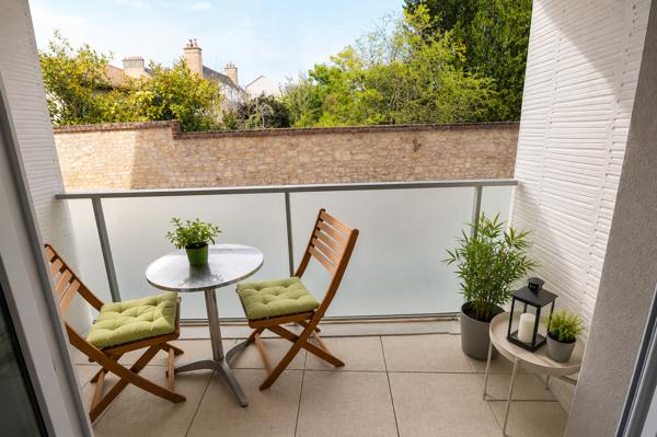 Caen - Très beau F2 quartier port avec terrasse et box en sous-sol