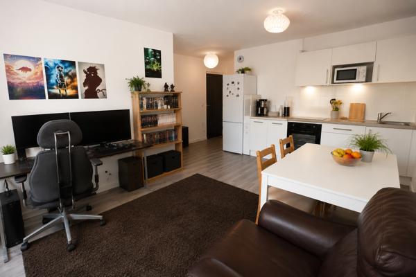 Caen - Très beau F2 quartier port avec terrasse et box en sous-sol