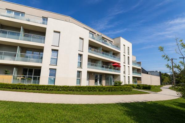 Caen - Très beau F2 quartier port avec terrasse et box en sous-sol