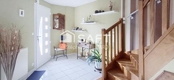 Maison familiale pleine de charme, à toute proximité du canal, à deux pas de Caen et des plages.