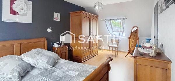 Maison familiale pleine de charme, à toute proximité du canal, à deux pas de Caen et des plages.