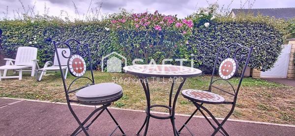 Maison familiale pleine de charme, à toute proximité du canal, à deux pas de Caen et des plages.