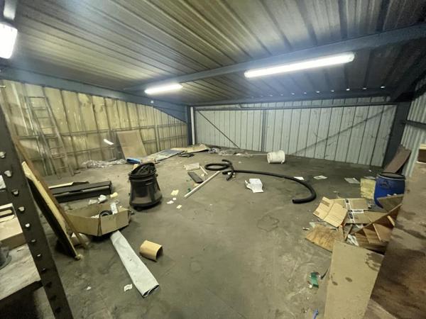 À LOUER – ensemble de dépôts accolés de 557 m² au total – Accès poids lourds – Rond-point de la Gineste, Rodez