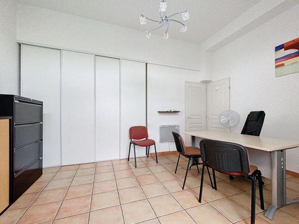 Location bureau Saint-Chamas - 22 m² - 550 €/mois