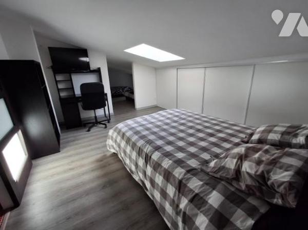 maison récente T5 de 190 m2 habitable avec gite et 2 garages sur 1500 m2 de jardin avec source