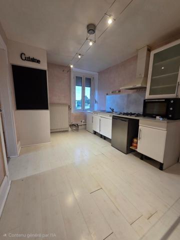 Appartement T2 de 48 m² à vendre à Saint-Nabord. Situé au 1ere étage d'un immeuble de 1960, il est en bon état général et se compose de 2 pièces, dont une chambre. Ce bien dispose également d'un jardin, d'une cave, d'une place de parking et d'un chauffage au gaz.