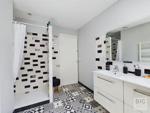 Villenave-d'Ornon – Maison – T6 – 220 m²