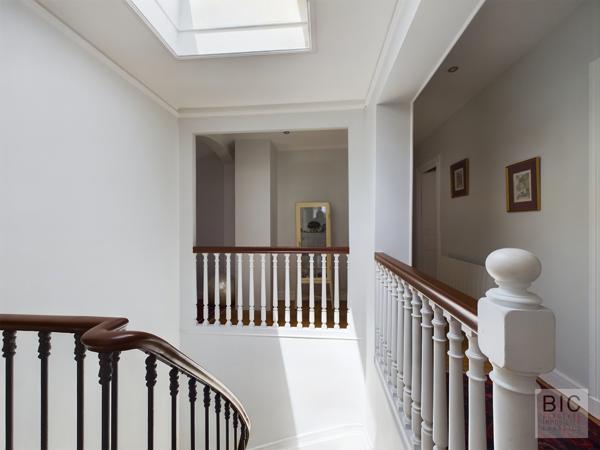 Villenave-d'Ornon – Maison – T6 – 220 m²