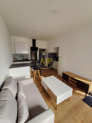Appartement à louer Pontivy : 2 pièces, 33m² avec 1 chambre(s) à 650€ - AJP Immobilier Pontivy