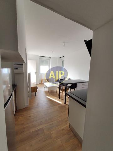 Appartement à louer Pontivy : 2 pièces, 33m² avec 1 chambre(s) à 650€ - AJP Immobilier Pontivy