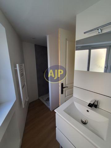Appartement à louer Pontivy : 2 pièces, 33m² avec 1 chambre(s) à 650€ - AJP Immobilier Pontivy
