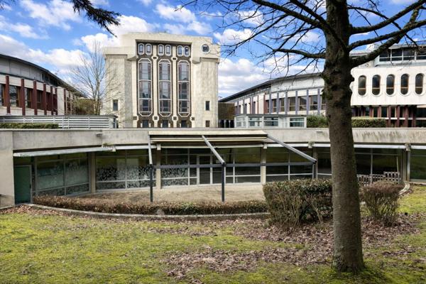 Local à usage de restauration 700 m2