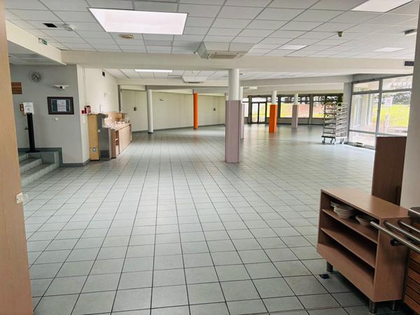 Local à usage de restauration 700 m2